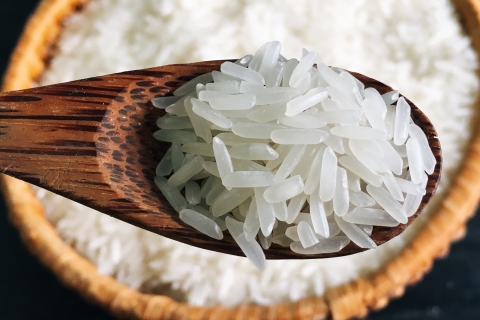 Bạn có phân biệt được gạo còn cám và gạo nguyên cám không?